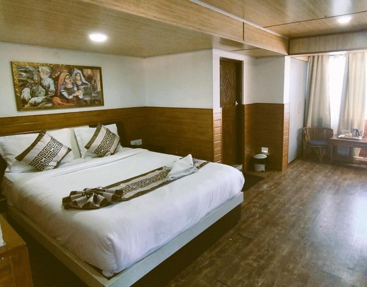 Hotel Kasturi Palace & Restaurant Darjeeling Darjeeling  Exterior photo