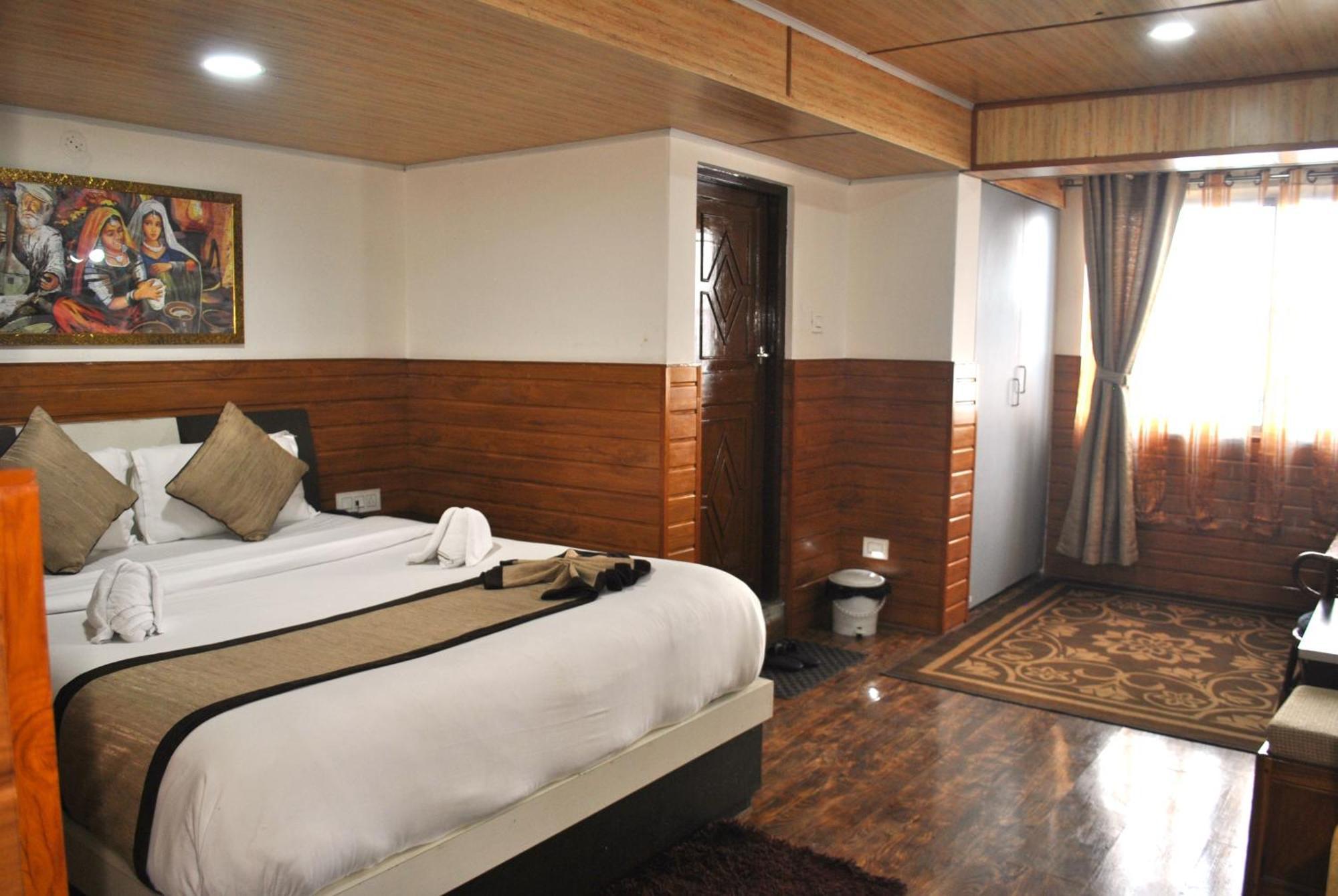 Hotel Kasturi Palace & Restaurant Darjeeling Darjeeling  Exterior photo