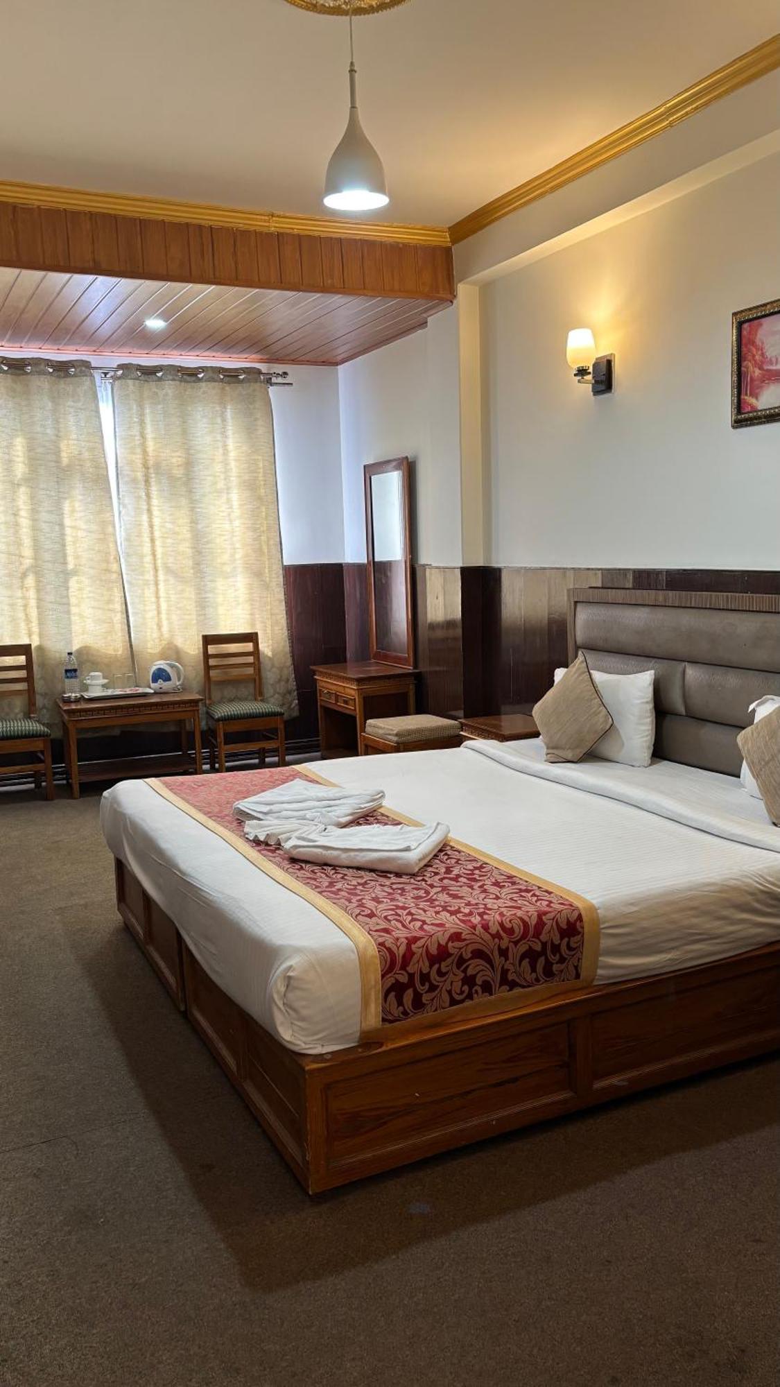 Hotel Kasturi Palace & Restaurant Darjeeling Darjeeling  Exterior photo